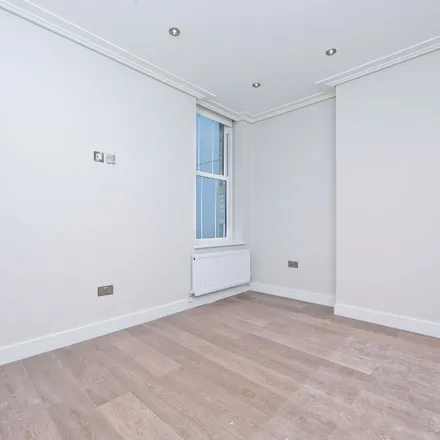 Image 3 - Albemarle Mansions, Empire Square, London, N7 6JN, United Kingdom - Apartment for rent