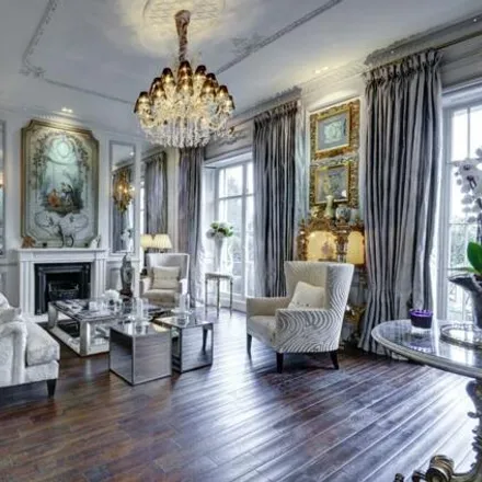 Rent this 5 bed townhouse on 1 Hanover Terrace in London, NW1 4RJ