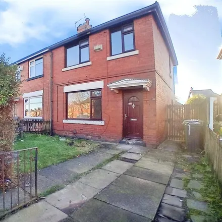 Rent this 3 bed duplex on Greenfold Avenue in Farnworth, BL4 9PT