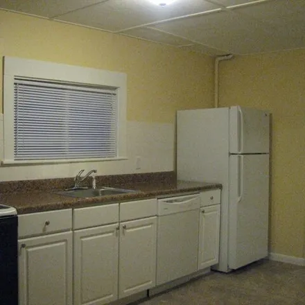 Image 4 - School Street, Milford, MA 01757, USA - Apartment for rent