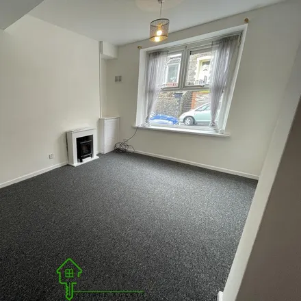 Image 3 - Vale View terrace, Miskin, CF45 3YS, United Kingdom - Townhouse for rent