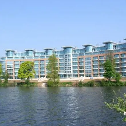 Image 1 - River Crescent, Waterside Way, Nottingham, NG2 4RE, United Kingdom - Room for rent