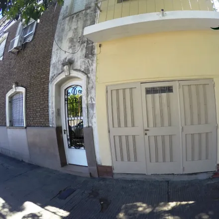 Buy this studio house on Avenida Génova in Lisandro de la Torre, Rosario
