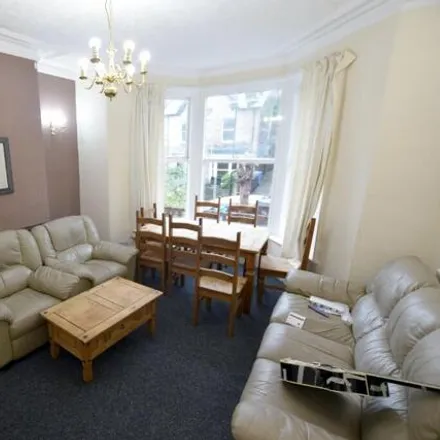Rent this 7 bed townhouse on 15 Moor Oaks Road in Sheffield, S10 1BX
