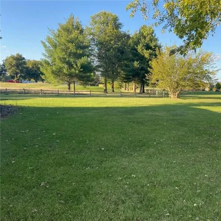 Image 6 - 711 Spring Valley Drive, Okawville, Washington County, IL 62271, USA - House for sale