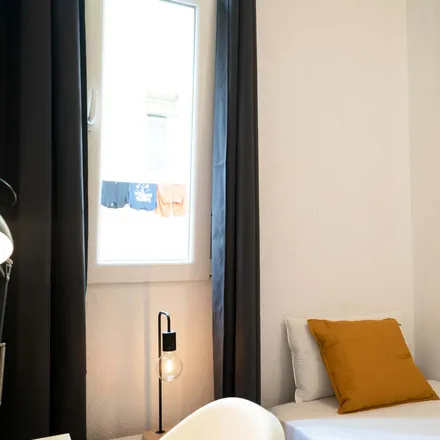 Rent this 1 bed room on Calle de Caños del Peral in 5, 28013 Madrid