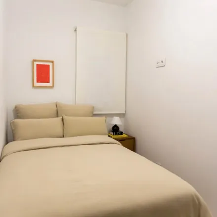 Rent this 3 bed room on Calle de las Gardenias in 6, 28039 Madrid
