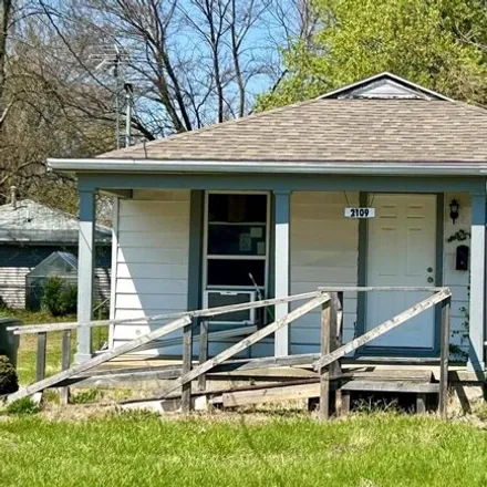 Buy this 2 bed house on 2133 McFarland Avenue in Owensboro, KY 42301
