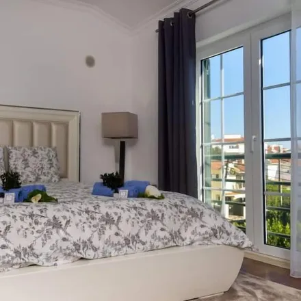Rent this 3 bed townhouse on Avenida de Portugal in 2765-272 Cascais, Portugal