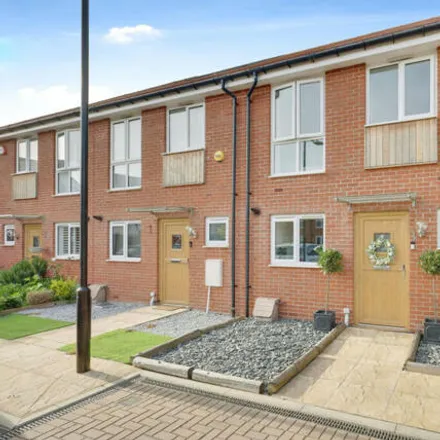 Buy this 2 bed townhouse on Poole Way in Southend-on-Sea, SS2 6AX