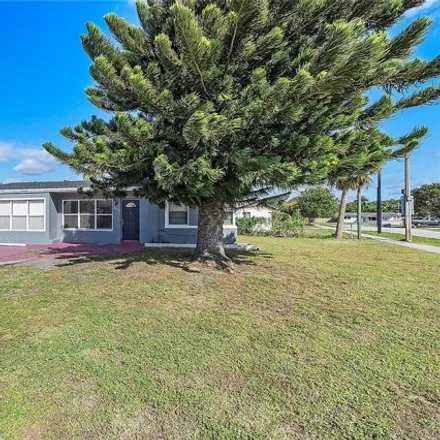 Image 1 - Cresthaven Elementary School, 801 Northeast 25th Street, Collier Manor, Pompano Beach, FL 33064, USA - House for sale