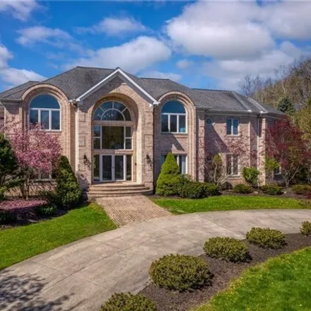 Buy this 6 bed house on 58 Pebblebrook Lane in Moreland Hills, Cuyahoga County