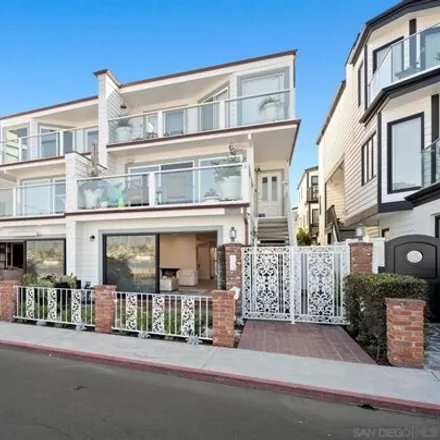 Image 2 - 1815, 1817 West Bay Avenue, Newport Beach, CA 92663, USA - House for sale