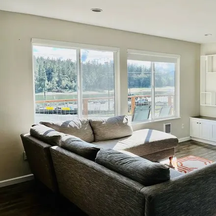 Rent this 2 bed townhouse on Juneau