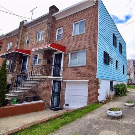 Buy this 3 bed house on 4071 Paulding Avenue in New York, NY 10466