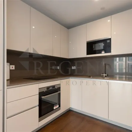 Image 7 - Kennedy Building, 1 Lanchester Way, Nine Elms, London, SW11 7DD, United Kingdom - Apartment for rent