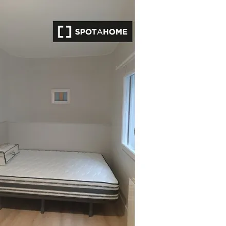 Rent this 5 bed room on Calle de San Antonio María Claret in 56, 50009 Zaragoza