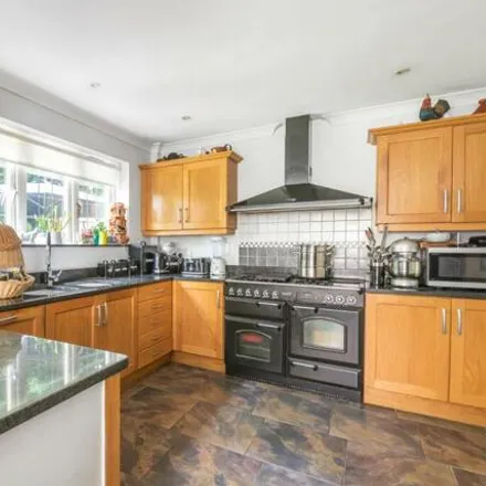 Image 4 - Berryfield Close, Widmore Green, London, BR1 2WF, United Kingdom - House for sale