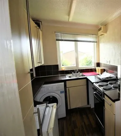 Image 3 - Alburgh Close, Bedford, MK42 0HE, United Kingdom - Apartment for rent