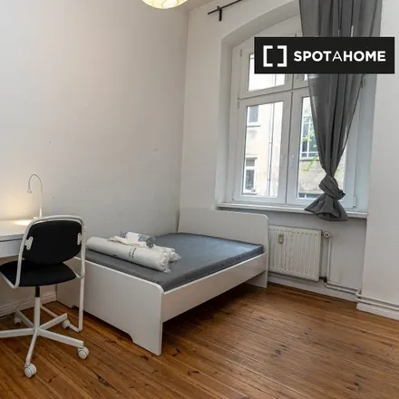 Rent this 5 bed room on Boxhagener Straße 83 in 10245 Berlin, Germany