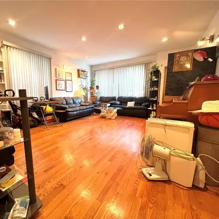 Image 6 - 1614 Avenue R, New York, NY 11229, USA - Townhouse for sale