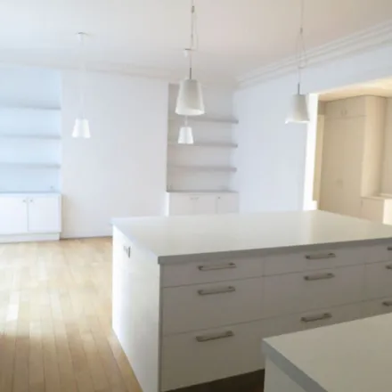 Rent this 6 bed apartment on 7 Avenue des Chasseurs in 75017 Paris, France