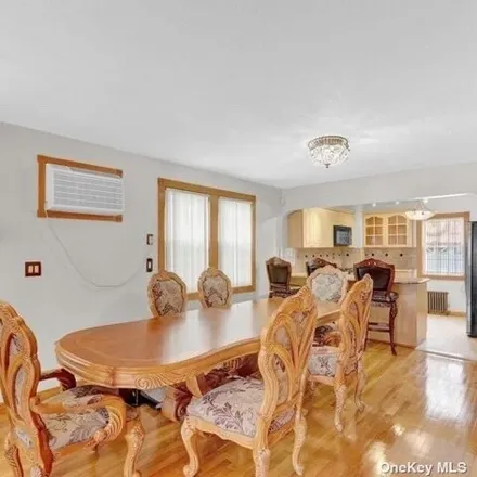 Image 6 - 130-10 121st Street, New York, NY 11420, USA - House for sale