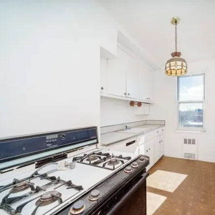 Image 5 - 2260 Benson Avenue, New York, NY 11214, USA - Apartment for sale