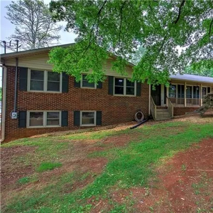 Buy this 5 bed house on 19 Oakdale Drive in Cartersville, GA 30120
