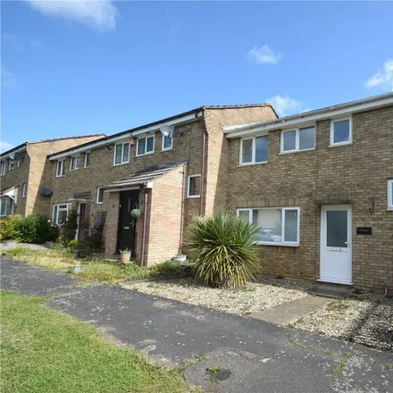Rent this 3 bed townhouse on Yew Close in Rivenhall End, CM8 2PW