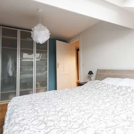 Rent this 2 bed apartment on Rue Général Mac Arthur - Generaal Mac Arthurstraat 25 in 1180 Uccle - Ukkel, Belgium