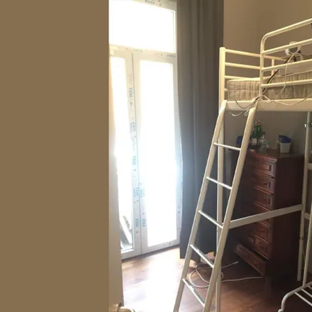 Rent this 8 bed room on Il Garigliano in Via Garigliano, 70A