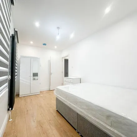 Rent this 4 bed apartment on Millers Terrace in London, E8 2DN