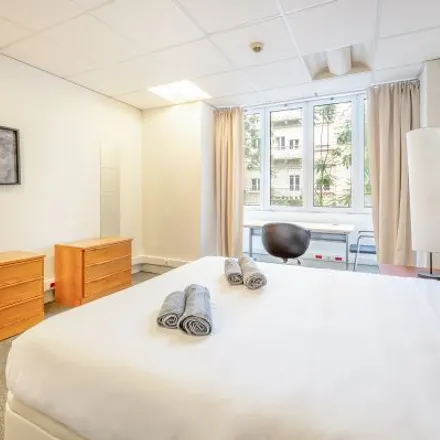 Rent this 9 bed room on Avenida Almirante Barroso in 1000-024 Lisbon, Portugal