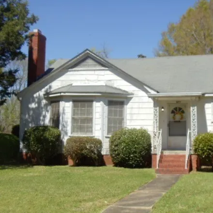 Buy this 2 bed house on 621 Park Avenue in Selma, AL 36701