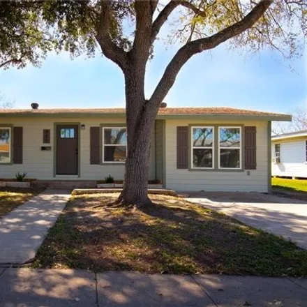 Rent this 4 bed house on 974 East Lewis Street in Sinton, TX 78387