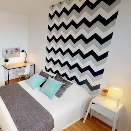 Rent this 5 bed room on 19 bis rue de Bazinghien