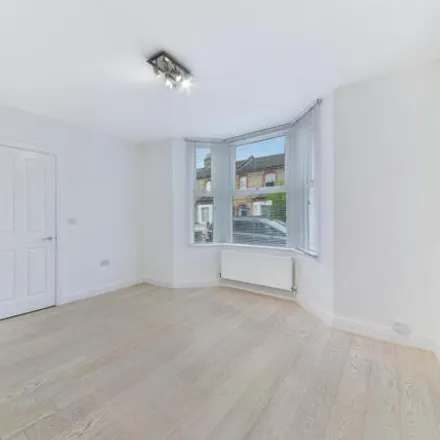 Image 6 - Russell Road, London, SW19 1PA, United Kingdom - Townhouse for rent