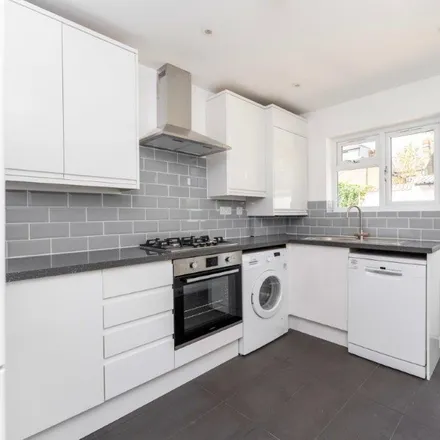 Image 5 - 129 Colne Road, London, TW2 6QS, United Kingdom - House for rent