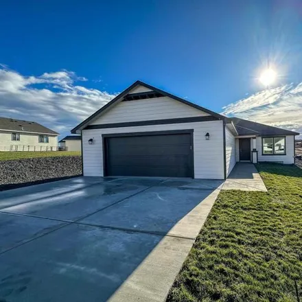 Buy this 3 bed house on West 30th Avenue in Kennewick, WA 99338