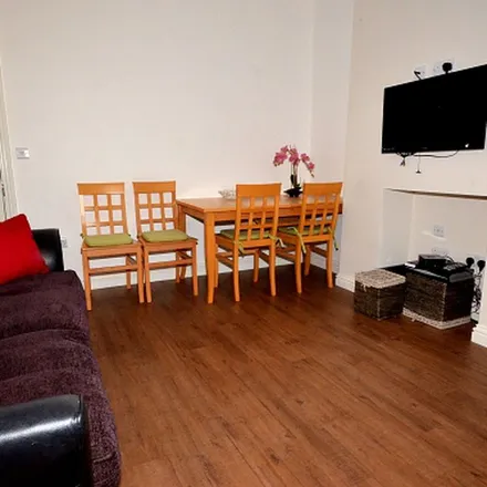 Image 3 - Westbrook Bank, Sheffield, S11 8YH, United Kingdom - Apartment for rent