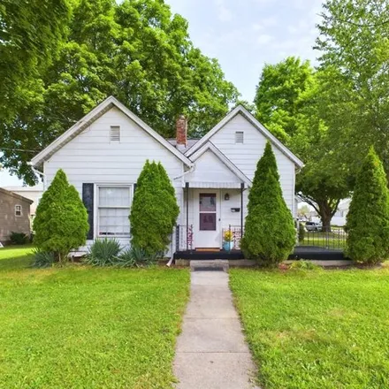 Buy this 2 bed house on 815 Walnut St in Anderson, Indiana