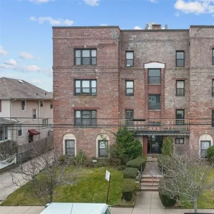 Image 1 - 128-11 Newport Avenue, New York, NY 11694, USA - Apartment for sale