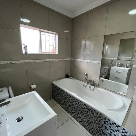 Image 3 - Crawford Road, Illiondale, Gauteng, 1645, South Africa - Townhouse for rent