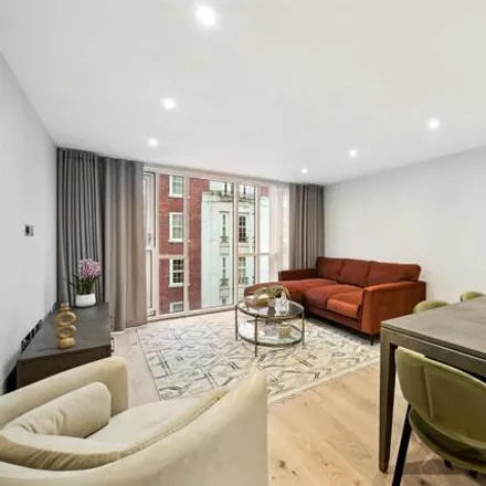 Rent this 3 bed room on 54 Baker Street in London, W1U 8EW