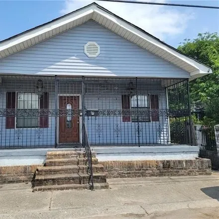 Buy this 3 bed house on 3023 College Court in New Orleans, LA 70125