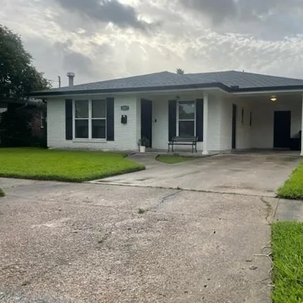 Rent this 3 bed house on 1217 North Cumberland Street in Metairie, LA 70003