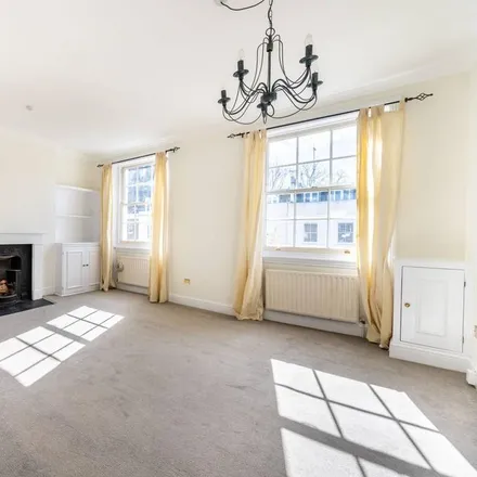 Rent this 2 bed apartment on Blenheim Passage in London, NW8 0EH