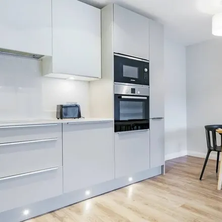 Image 9 - BT4, United Kingdom - Apartment for rent
