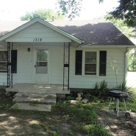 Buy this 2 bed house on 1323 East Modoc Avenue in Nowata County, OK 74048
